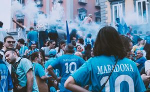 Lee más sobre el artículo -¿Qué significan ‘Visca Barça’ y ‘Hala Madrid’? 2 Curiosidades que todo fan debería saber