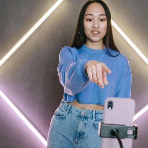 Lee más sobre el artículo -¿Qué es una Novia Virtual? Todo lo que Necesitas Saber sobre este Fenómeno Online en 2025
